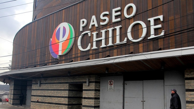 Niño de dos años cayó al vacío en el mall de Castro