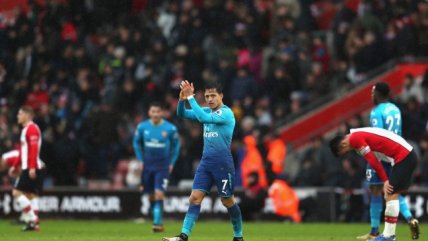 Alexis brilló como habilitador en sufrido empate de Arsenal