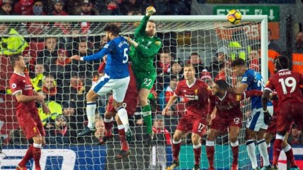 Mohamed Salah y Wayne Rooney dejaron en tablas el derbi de Merseyside