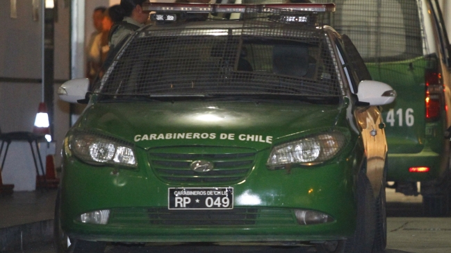 Dos carabineros fueron detenidos por tratar de robar tienda PC Factory