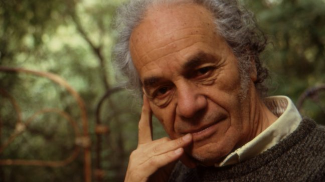 Denuncian robo de cuadernos de Nicanor Parra