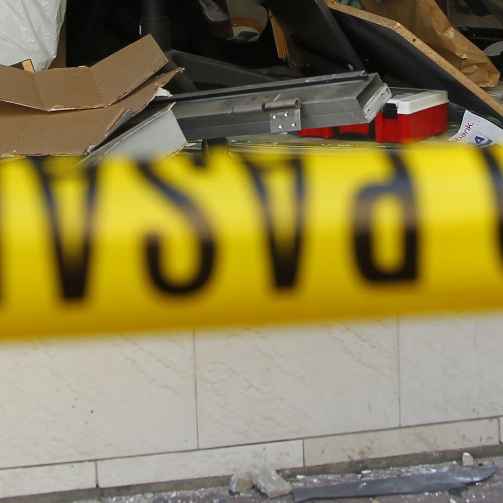 Investigan pacto suicida de una familia que salió mal cuando hijo se arrepintió