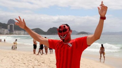 Hinchas de Independiente esperan la final de la Sudamericana en Copacabana