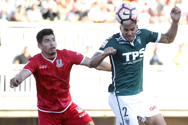 Unión La Calera y Santiago Wanderers batallan en la promoción del ascenso 2017