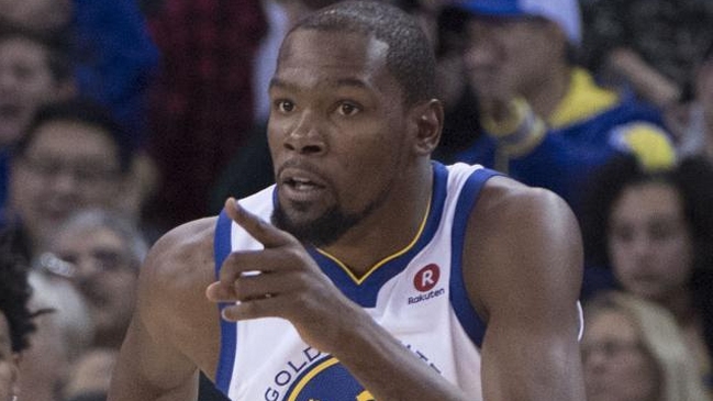 Kevin Durant crece como líder de los Warriors que siguen por el camino ganador