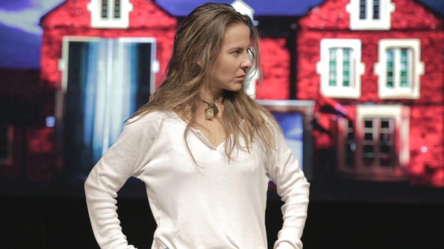 Kate del Castillo se ríe de sí misma en el cabaret 