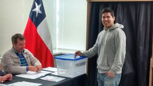 Comando de Guillier celebra victorias en la votación chilena en el extranjero