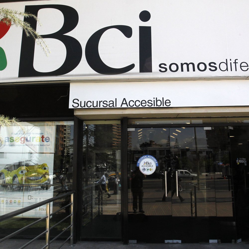 Banco BCI compra todos los servicios financieros de Walmart Chile