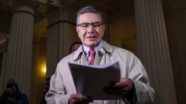 Alcalde Lavín anunció querella por muerte de gatita en supermercado de Las Condes