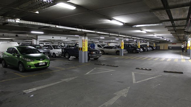 Estacionamientos: Ministro dice que no es bueno 