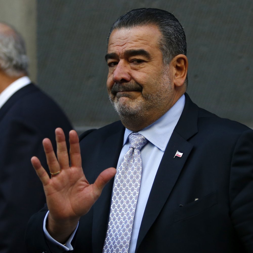 Andrónico Luksic regalará 600 libros de Pancho Saavedra