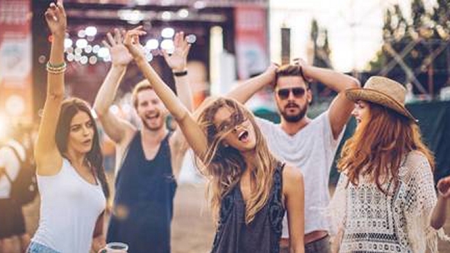 Tinder reveló un aumento de su uso en festivales