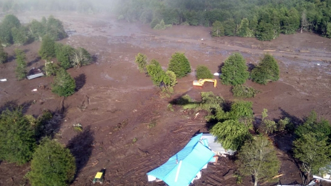 Villa Santa Lucía: Familiares se integraron a la búsqueda de desaparecidos