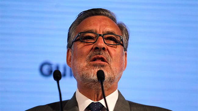 Guillier: Por buscar apoyo del Frente Amplio privilegiamos mucho a la centro izquierda