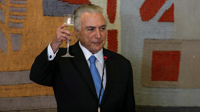Polémica en Brasil: Temer extendió indultos navideños y benefició a presos por corrupción