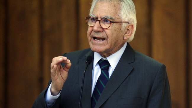 Mario Fernández anunció su retiro de la política