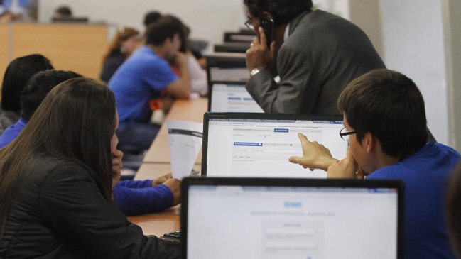 Joven no le creyó al Mineduc cuando le dijeron que era puntaje nacional en la PSU