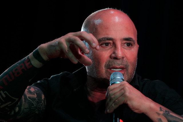Comentarista no tuvo piedad con Sampaoli por incidente con policía