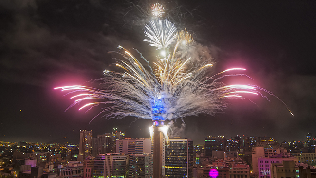 Los shows pirotécnicos que iluminarán a la Región Metropolitana en Año Nuevo