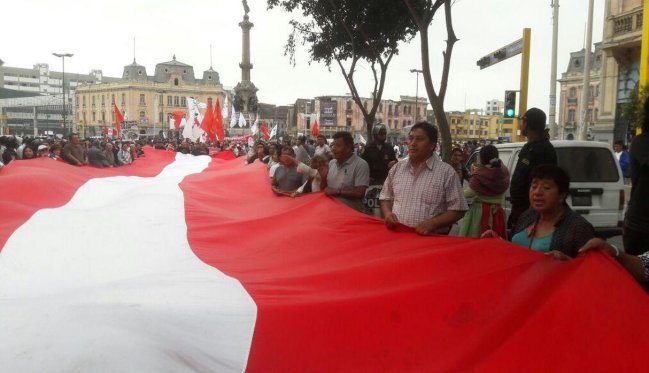 Peruanos marchan nuevamente contra el indulto a Alberto Fujimori