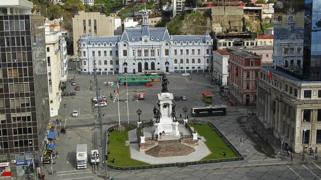 Valparaíso: Feto fue hallado dentro de un basurero en la Plaza Sotomayor