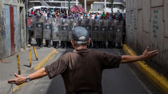 Venezuela: Un guardia nacional mató a embarazada durante reparto de jamones