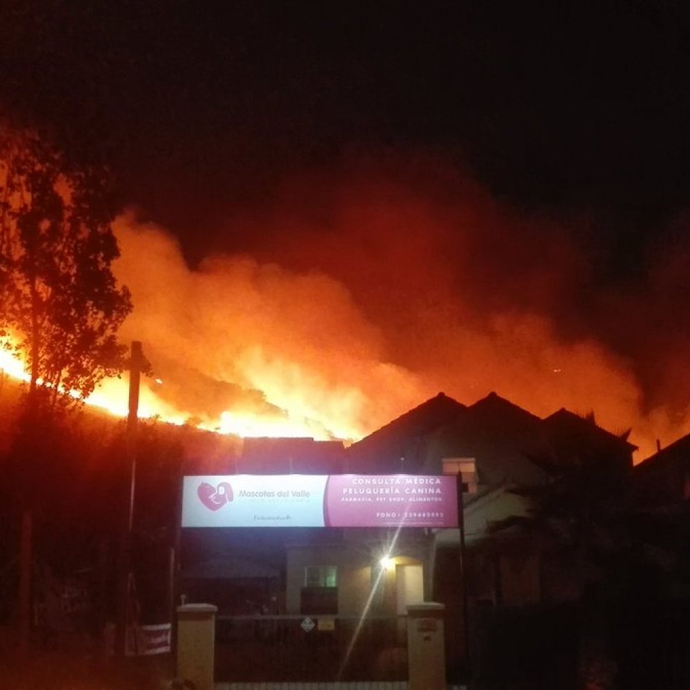 Incendio Afecto A Cerro De Quilicura Tras Espectaculo De Fuegos Artificiales Cooperativa Cl