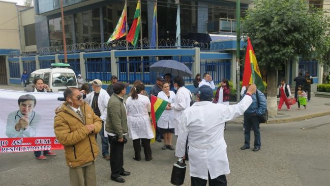 Gobierno y médicos de Bolivia lograron preacuerdo tras más de un mes en huelga