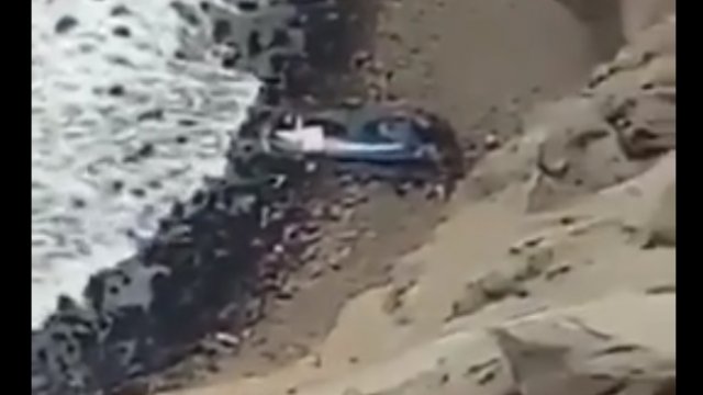 Video Así Quedó El Bus Que Cayó En La Curva Del Diablo En Perú Cooperativacl