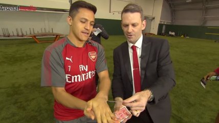 La reacción de Alexis Sánchez al ser sorprendido por un mago