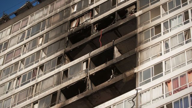 [Fotos] Incendio en altura afectó a edificio en el centro de Santiago ...