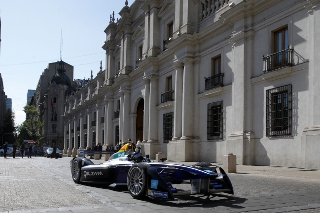 Intendente Claudio Orrego aclaró dudas en torno a Fórmula E