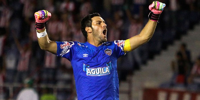 Prensa uruguaya asegura que la UC quiere al portero Sebastián Viera