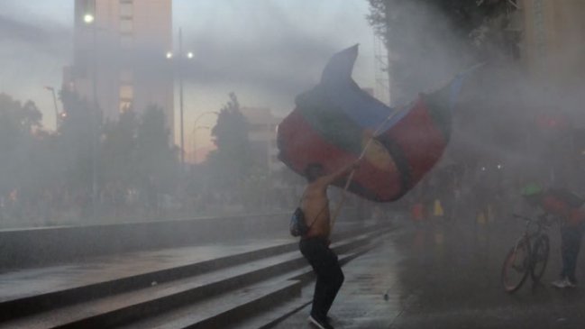 Disturbios en Plaza Baquedano tras conmemoración de la muerte de Matías Catrileo