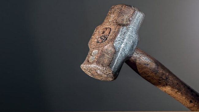 Filipinas: Ocho muertos al explotar una bomba tras golpearla con un martillo