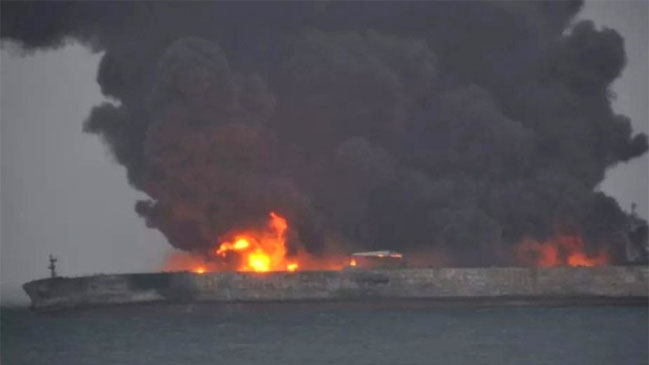 China: 32 desaparecidos tras choque entre un petrolero y un carguero