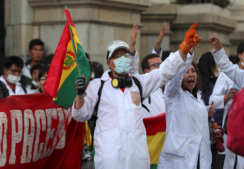 Médicos bolivianos anunciaron fin de la huelga que puso en crisis al país