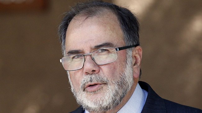 Ministro de Economía plantea dilema sobre exportaciones ante caída del dólar