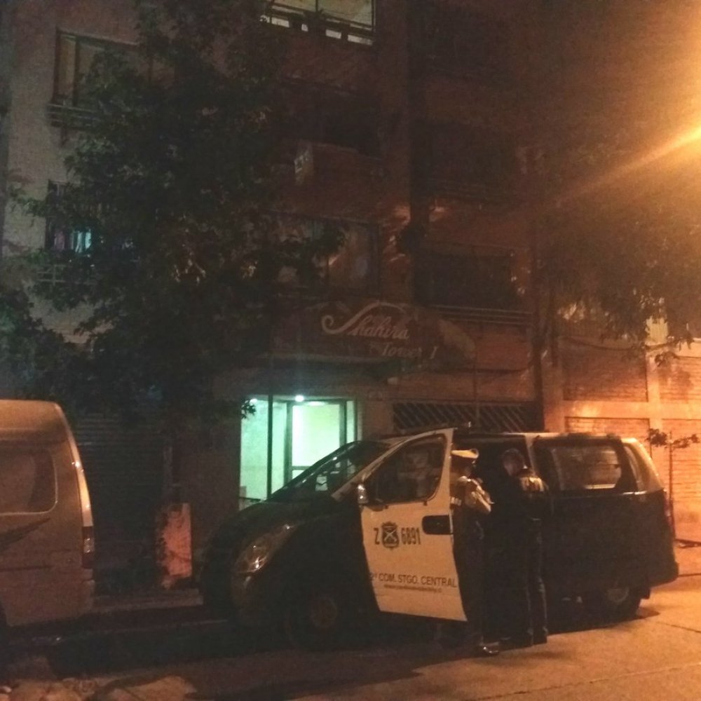 Mujer se precipitó desde edificio: Indagan posible caso de violencia intrafamiliar