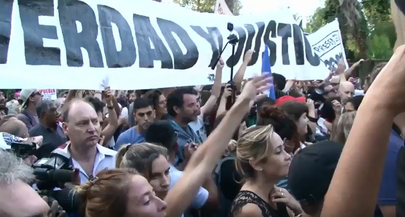 Hija de represor de la dictadura argentina: Rezaba para que mi padre muriera