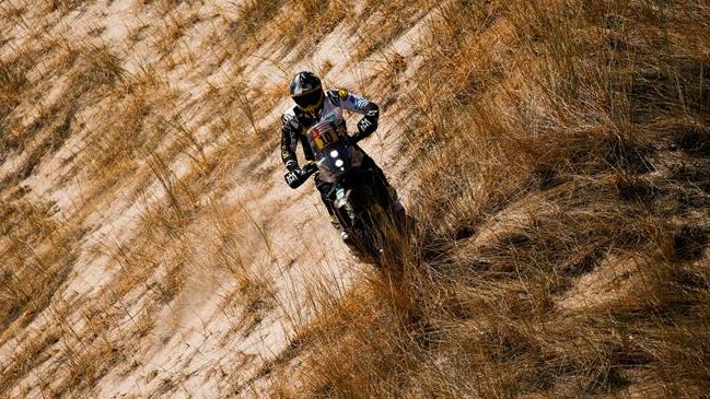 Pablo Quintanilla aprovechó los errores de los líderes y firmó una gran 10ª etapa en el Dakar