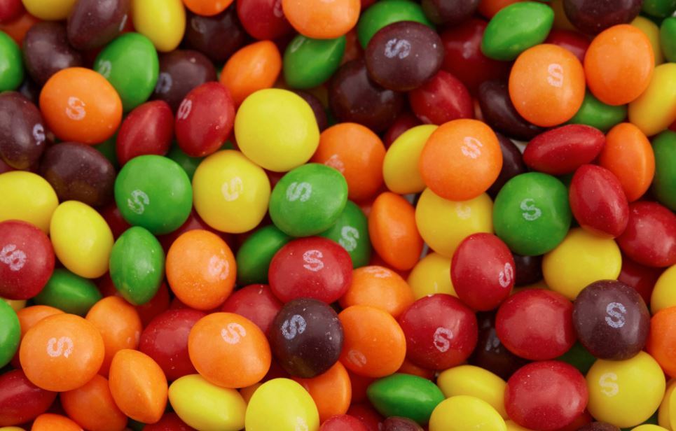 Experto reveló que todos los Skittles saben igual y las redes sociales enloquecieron