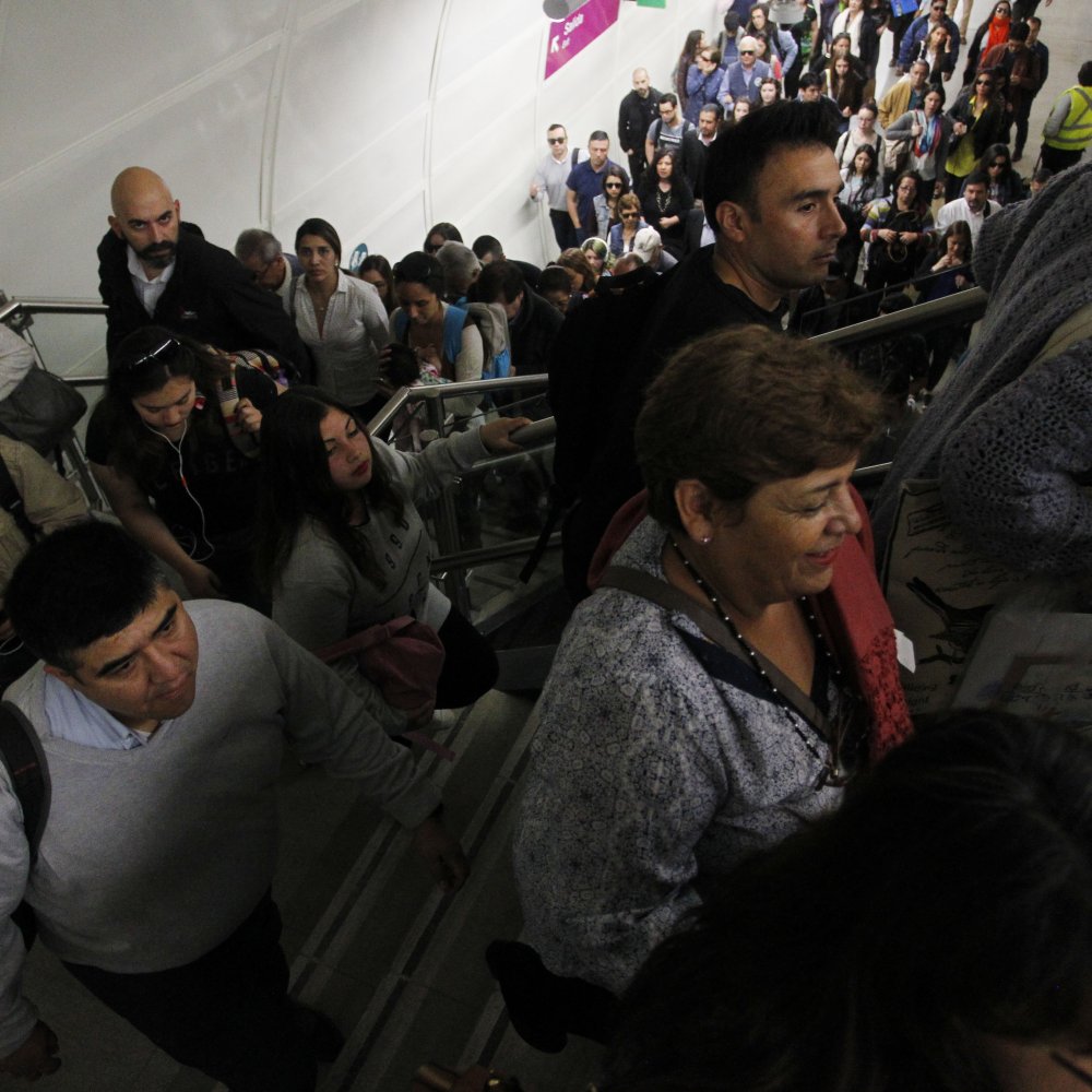 Pasajeros acusan problemas en Línea 6 del Metro