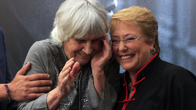 Presidenta Bachelet entregó inmueble fiscal a la Fundación Víctor Jara en emotiva ceremonia