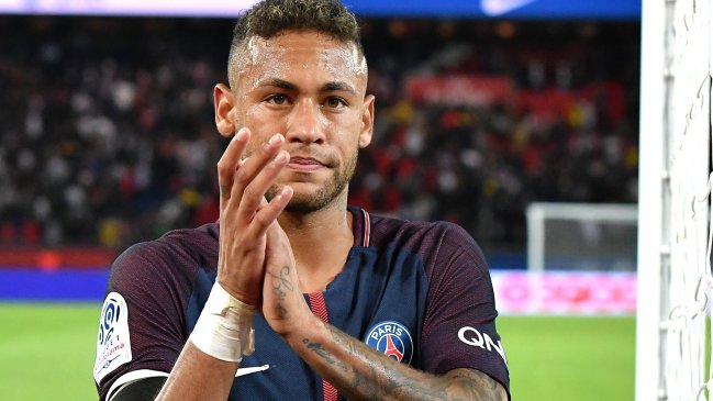 La UEFA busca limitar a 100 millones de euros la diferencia entre fichajes y traspasos