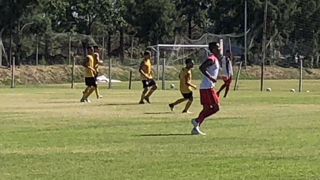 Lucas Barrios dio un primer aviso en Argentinos Juniors con un golazo
