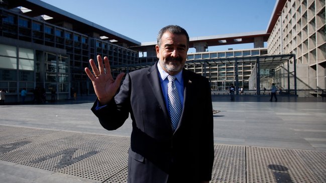 Andrónico Luksic cumple un año en Twitter y anuncia concurso para sus seguidores