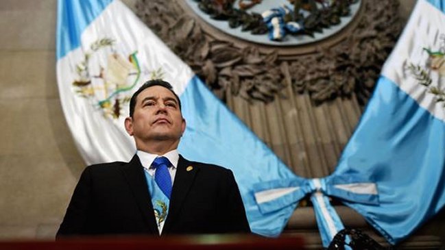 Whisky, masajes y ropa deportiva: Gastos del presidente de Guatemala que paga el fisco