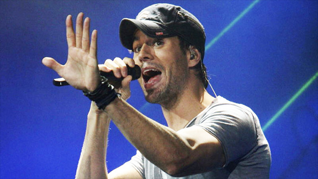 Enrique Iglesias demanda a Universal por incumplimiento de contrato