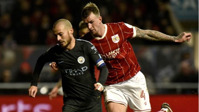 Jugador de Bristol City le pidió inusual intercambio a Guardiola al final del partido con M. City